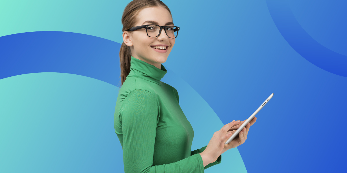 A woman with glasses in a green outfit and holding a tablet while smiling, on top of a blue gradient background.